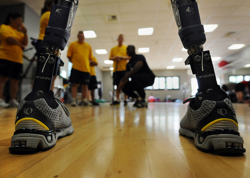 US_Navy_101005-N-2055M-357_Navy_volunteers_are_framed_between_the_prosthetic_legs_of_a_Paralympic_Military_Sports_Camp_participant_at_Balboa_Naval